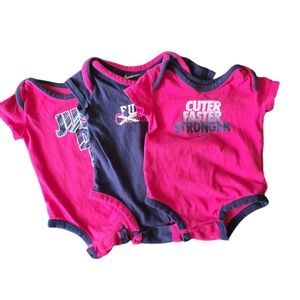 Nike Baby Set Of 3 Bodysuits Pink And Navy Blue EUC size 3-6 Mo